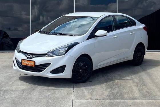 HYUNDAI HB20S 1.6 COMFORT PLUS 16V FLEX 4P AUTOMÁTICO